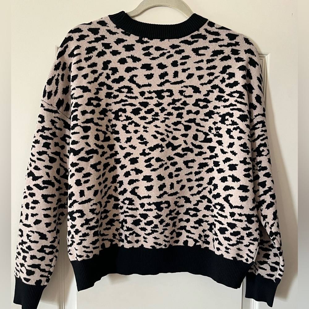 T Tahari Black and Cream Leopard Print Sweater